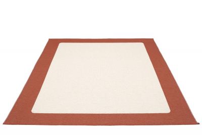 Ilda Kunststoffteppich 180x180 cm von Pappelina in Backstein-Optik, moderner Teppich für Innen und Außen.